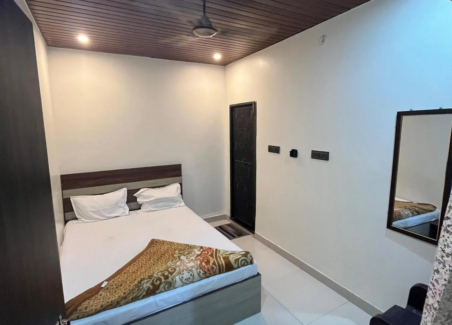 Gauri Kedareshwar Guest House Varanasi